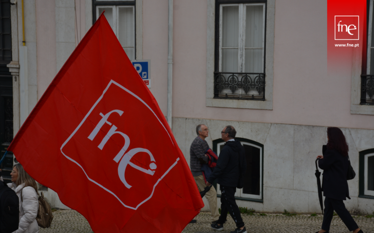 Professores marcarão presença nas iniciativas do 1.º de Maio e, no dia 2, no distrito de Faro, iniciam segunda semana de greves