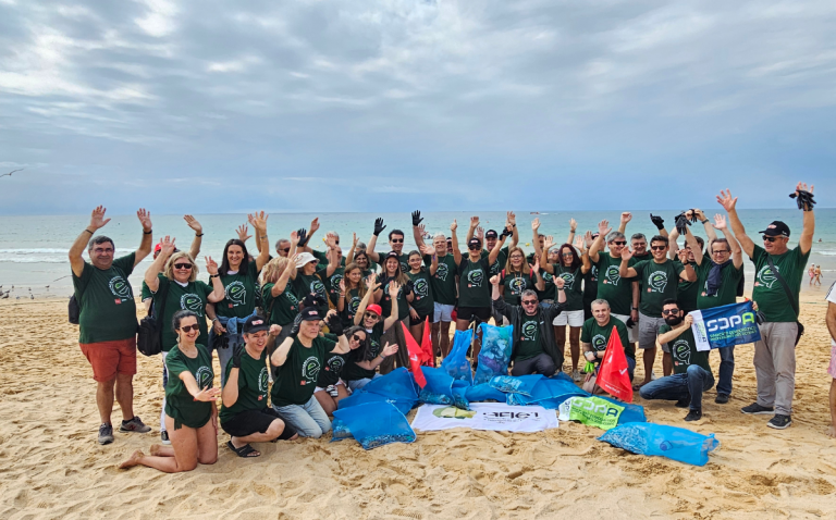 FNE/AFIET participaram na recolha de 95kg de lixo em ação de limpeza de praia em Armação de Pêra